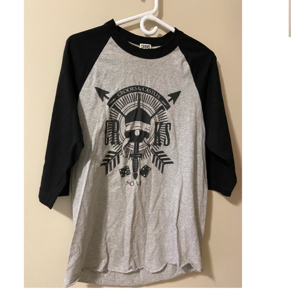 SOLD!!!!CROOKS & CASTLES TEE